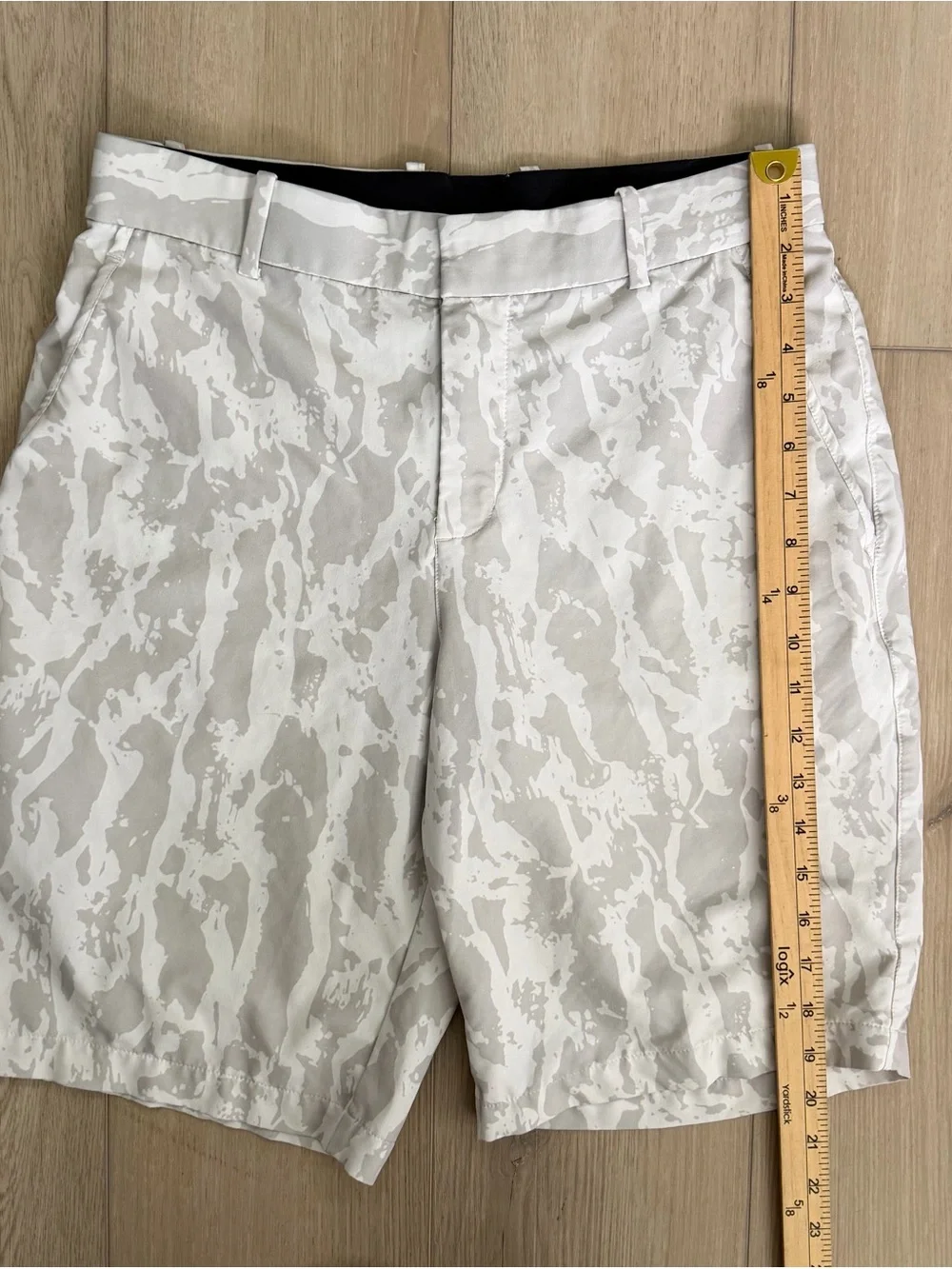 Nike Golf Dri-FIT Men’s Shorts White Gray Camo Standard Fit